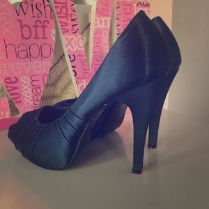 Blue Lulu Townsend Heels!